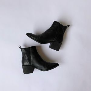 Audience black leather Steve Madden booties